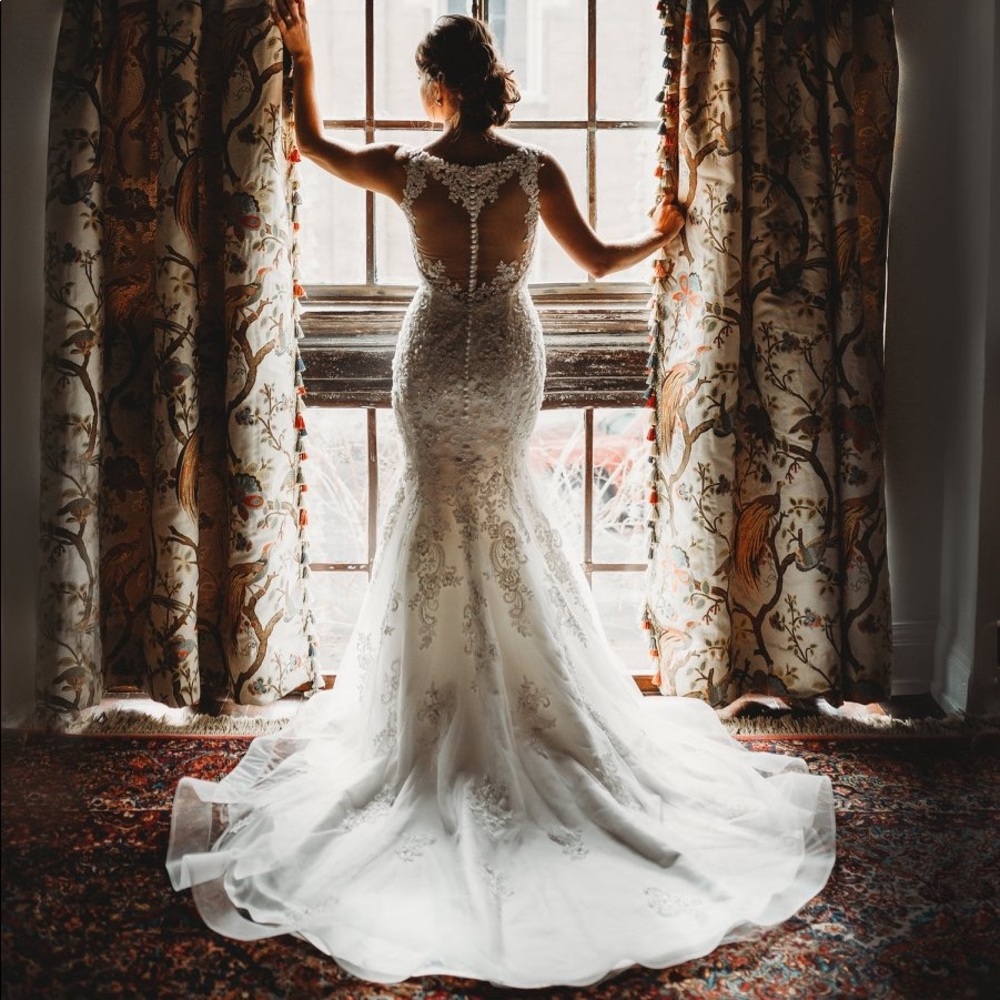 Stunning wedding dress with veil